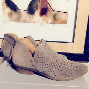 **Like new** Suede booties with zipper in the back.